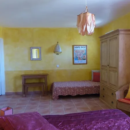 Bed & Breakfast La Ferme Du Petit Segries 3*
