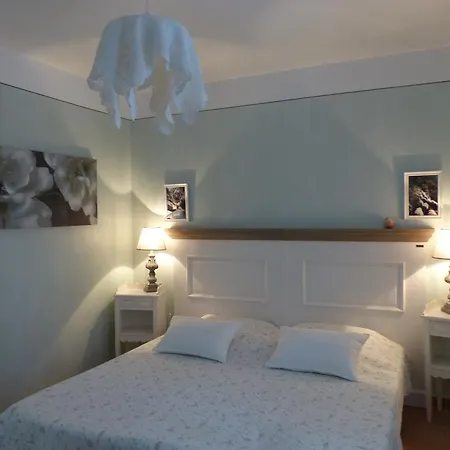 La Ferme Du Petit Segries Bed & Breakfast
