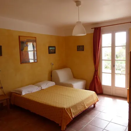La Ferme Du Petit Segries Bed & Breakfast 3*