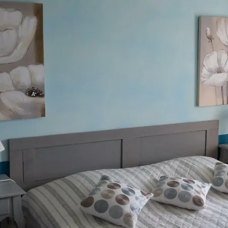 La Ferme Du Petit Segries Bed & Breakfast